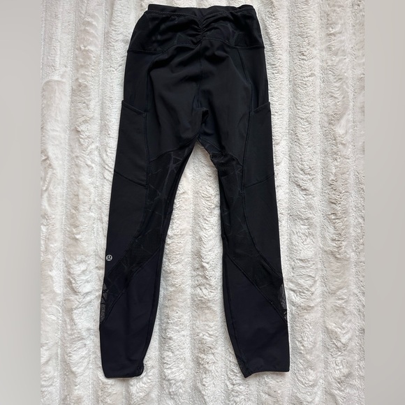 Lululemon 7/8 legging with adjustable waist band Black with floral mesh Size 6 - Picture 2 of 4
